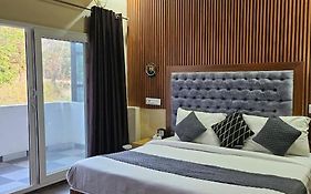 Sunny Pines Resort